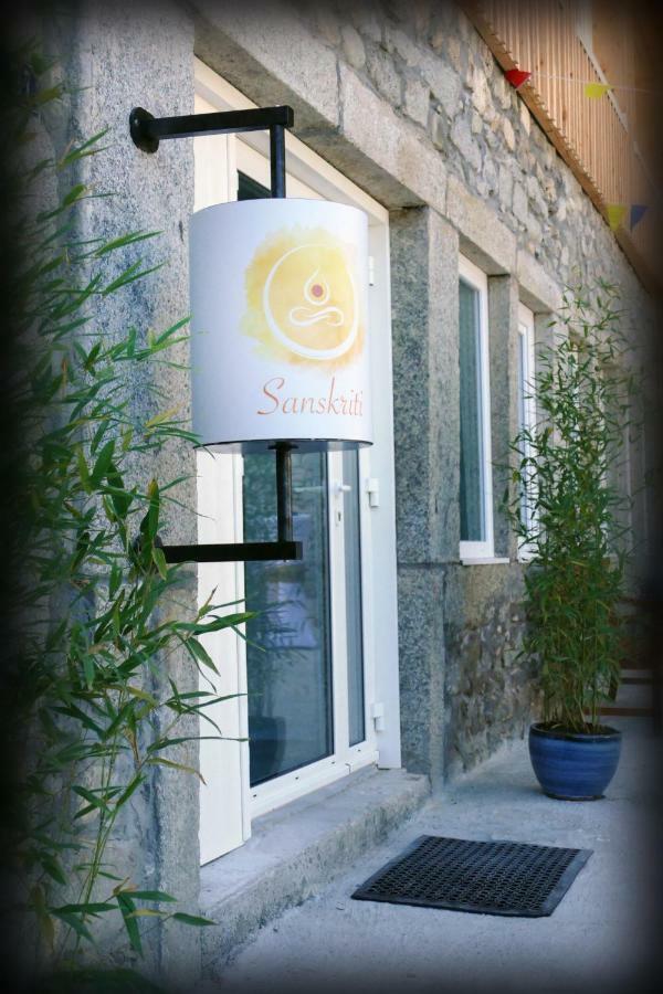 Sanskriti Hotel Scionzier Ngoại thất bức ảnh